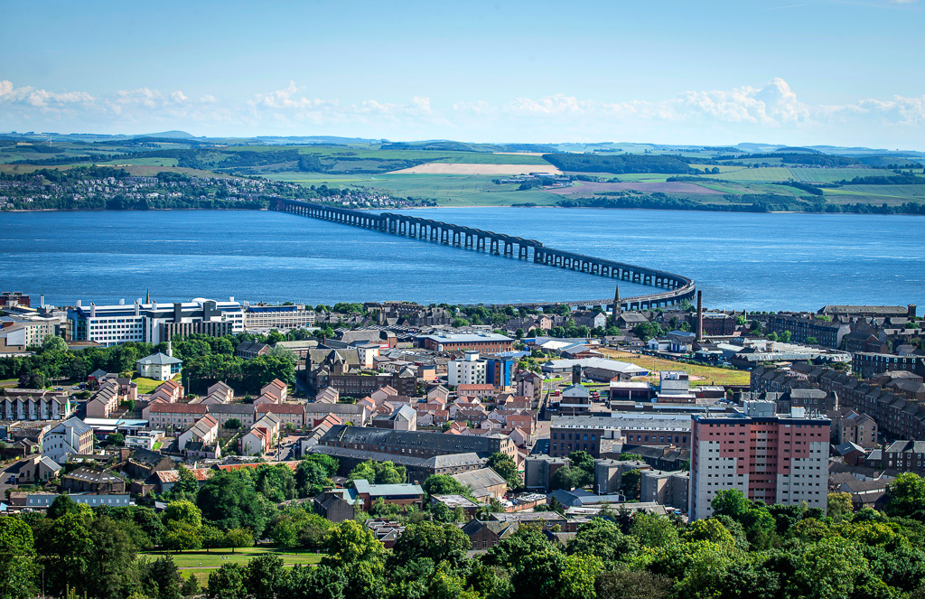 98932 tay rail bridge seen from the law